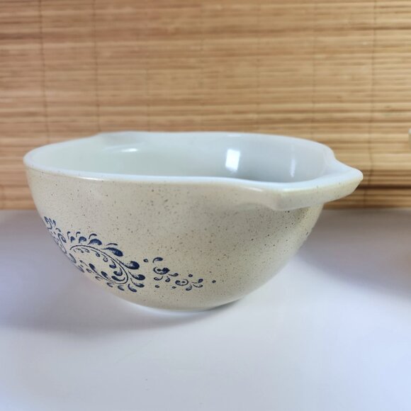 Pyrex Bowls Homestead Pattern Cinderella 750 ml and Stacking Bowl 750 ml - Picture 6 of 11
